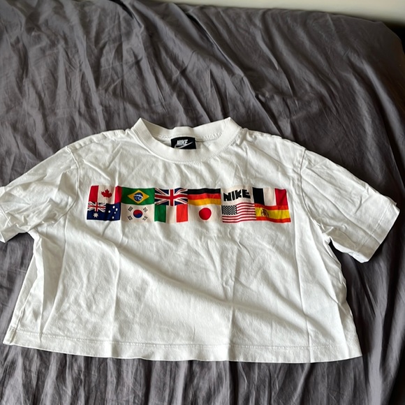 Nike cropped short sleeve t-shirt size s - Picture 1 of 1